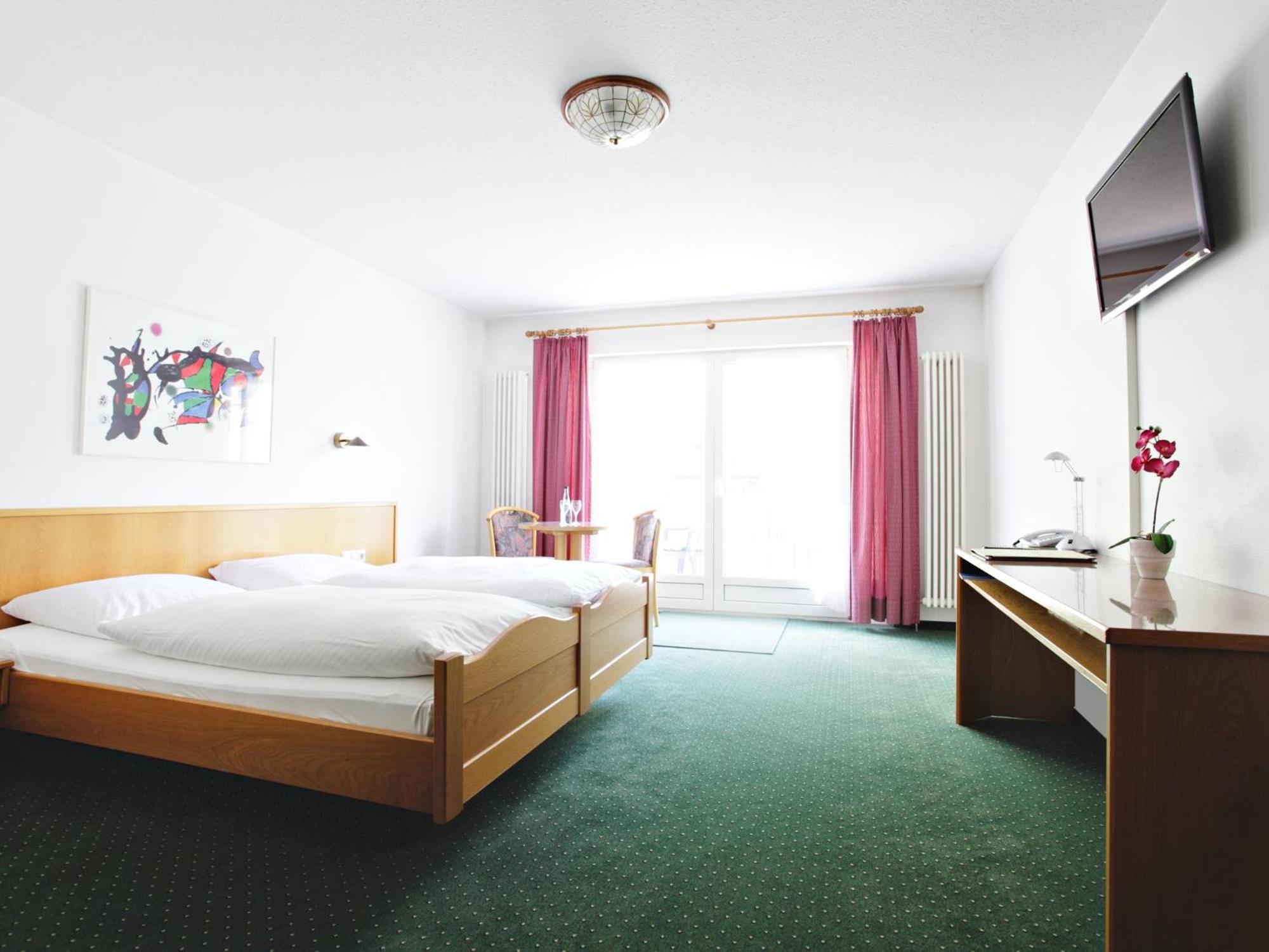 Hotel-Gasthof Neumuehle Kreenheinstetten Rum bild